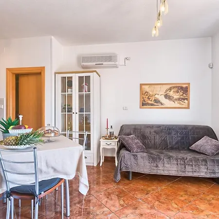 Mihaela Pensjonat Fažana