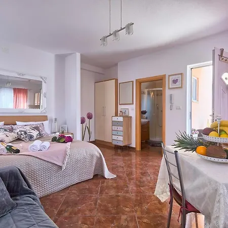 Mihaela בית הארחה פאז'אנה