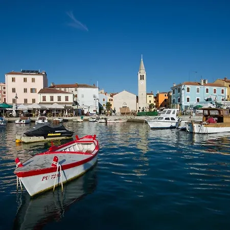 Mihaela 3* فاجانا