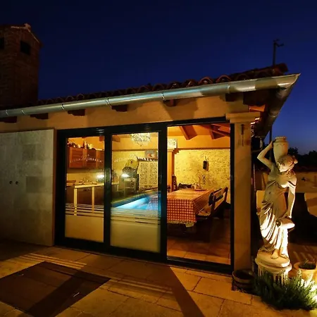 Mihaela بيت ضيافة