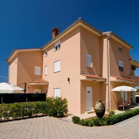 Mihaela بيت ضيافة فاجانا