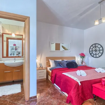 Mihaela 3* فاجانا