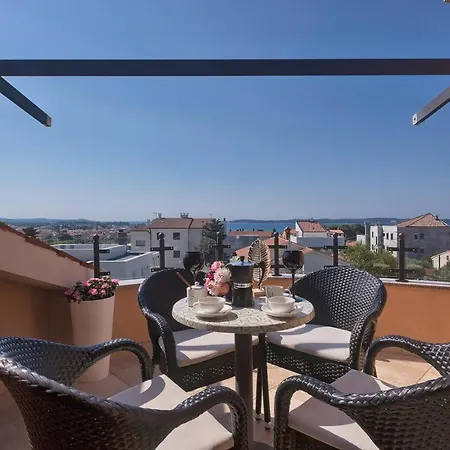 Mihaela 3* פאז'אנה