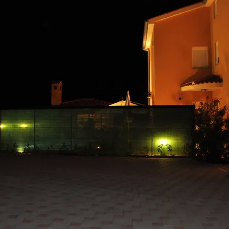 Mihaela פאז'אנה